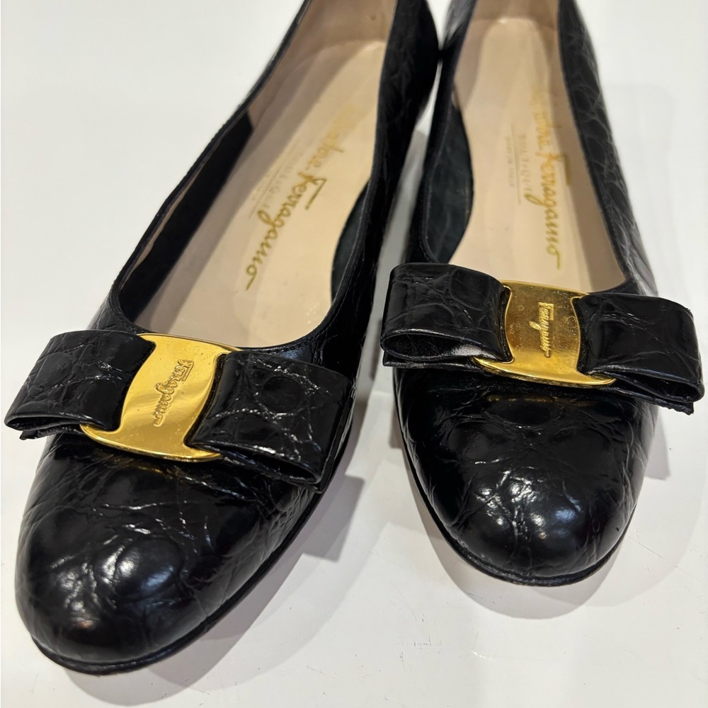 Salvatore Ferragamo Black Croc Embossed Vara Bow Pumps Gold Hardware